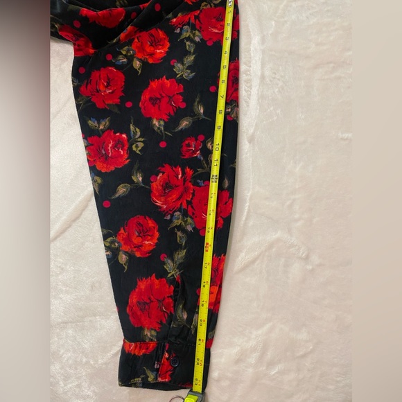 Newport News Easy Style Black red rose blouse bottom Shirt Size 18 - Picture 8 of 12